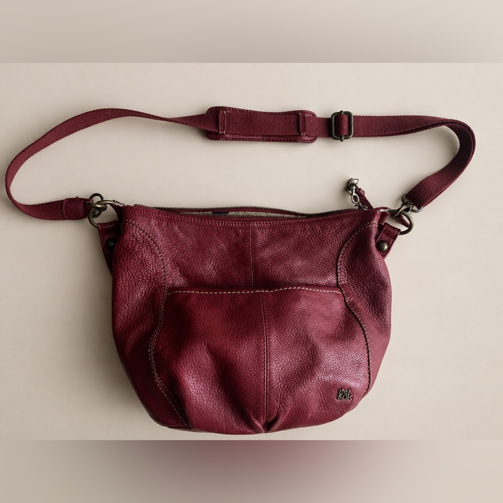 VINTAGE SAKS - Red Leather Crossbody | Shoulder Bag | Slouchy Boho Style